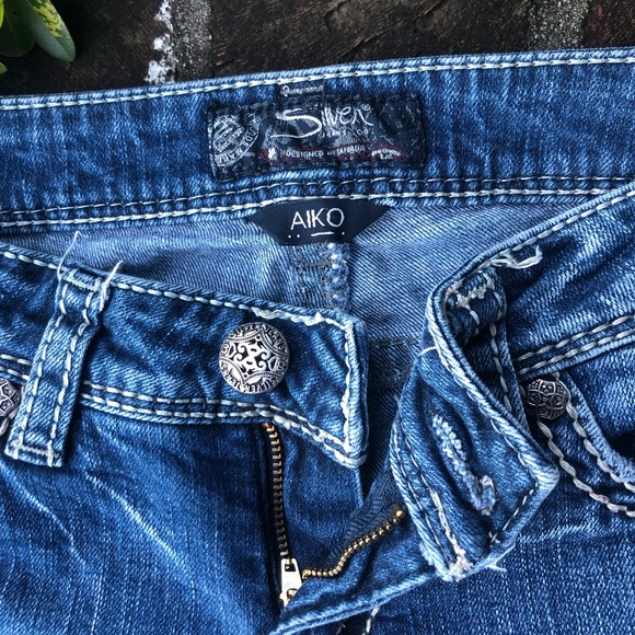 Silver "AIKO" Mid slim bootcut blue jeans size 27 - Picture 3 of 9